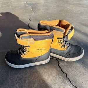 Merrell Kids' Yellow and Black snowboots size13M Boots